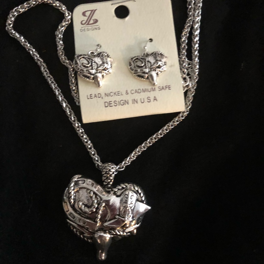 Western Silver-Toned Heart Necklace & Earrings Set